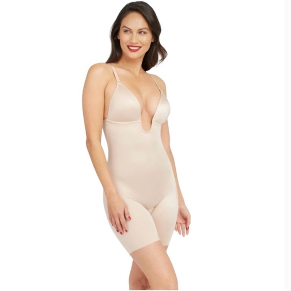 SPANX Suit Your Fancy Plunge Low-Back Shapewear Bodysuit Champaign Beige Nude